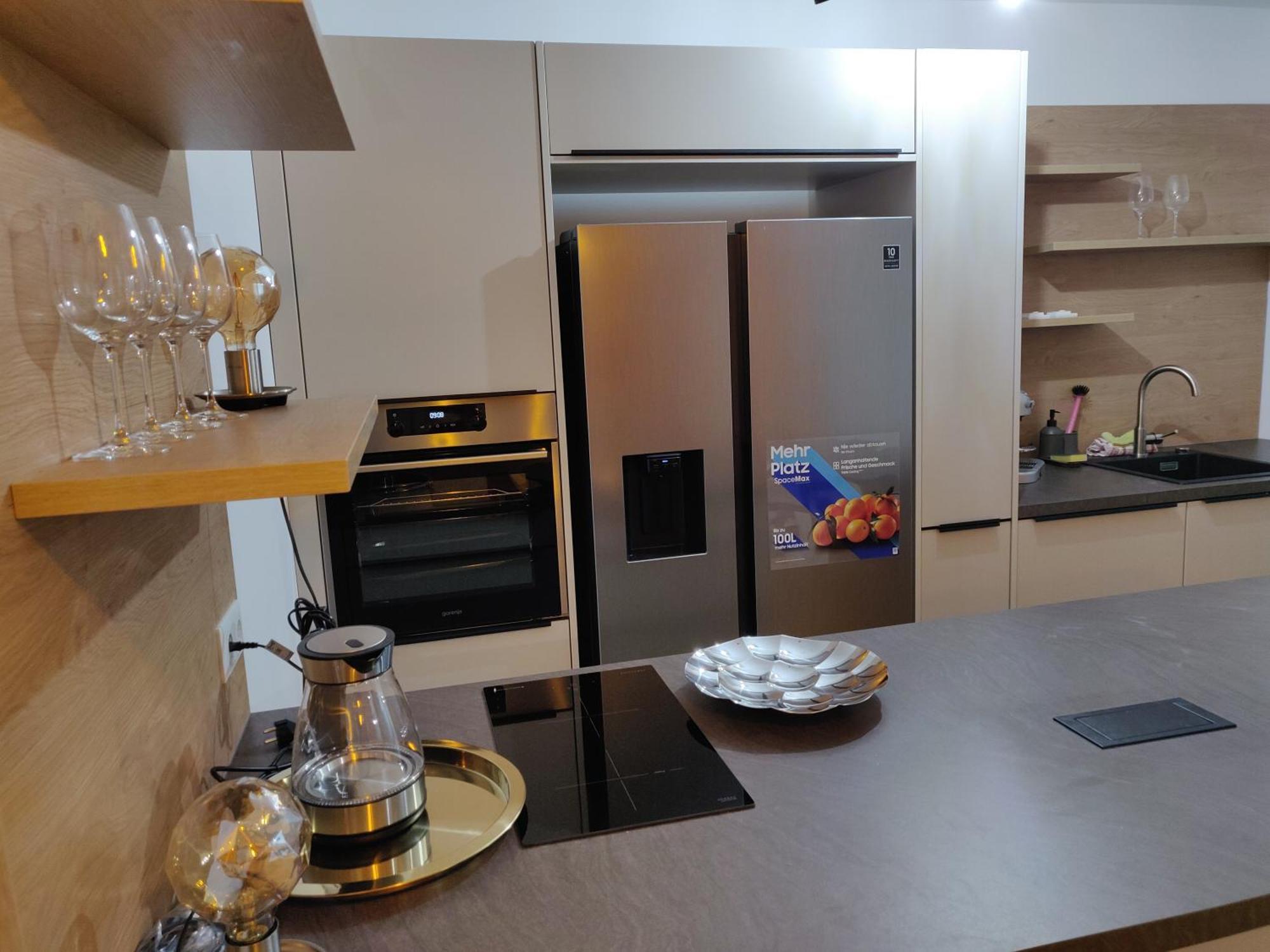 Apartment Beautiful With Parking, Brilliant Location *