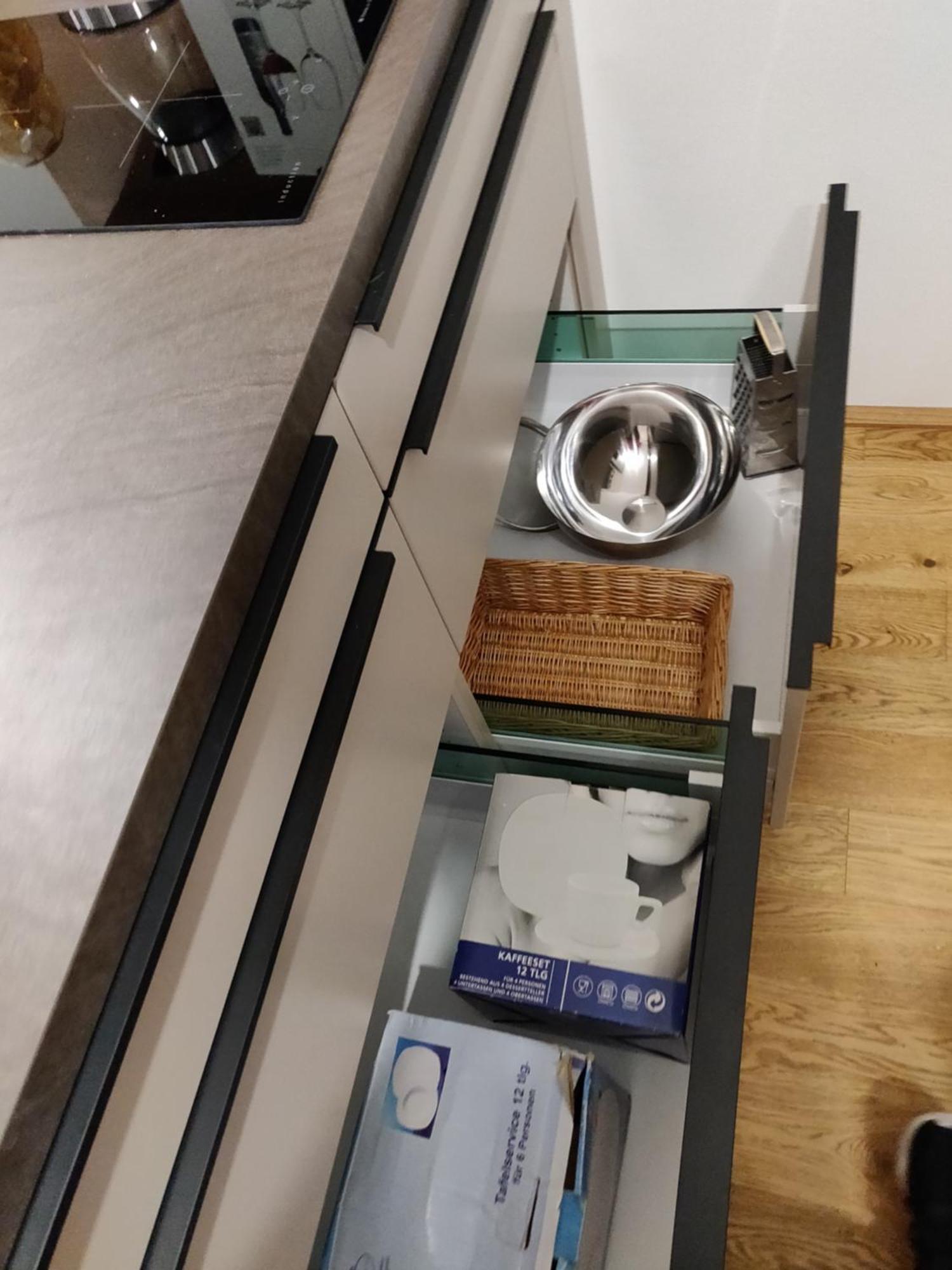 Beautiful With Parking, Brilliant Location Apartment Wien