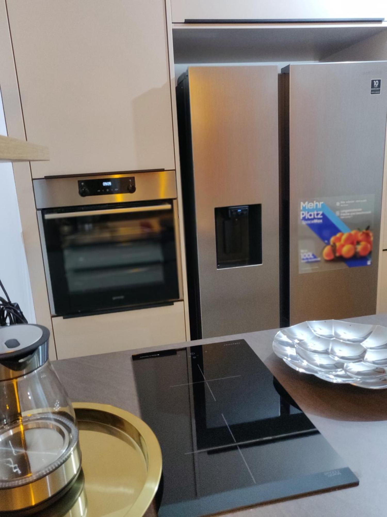 Apartment Beautiful With Parking, Brilliant Location