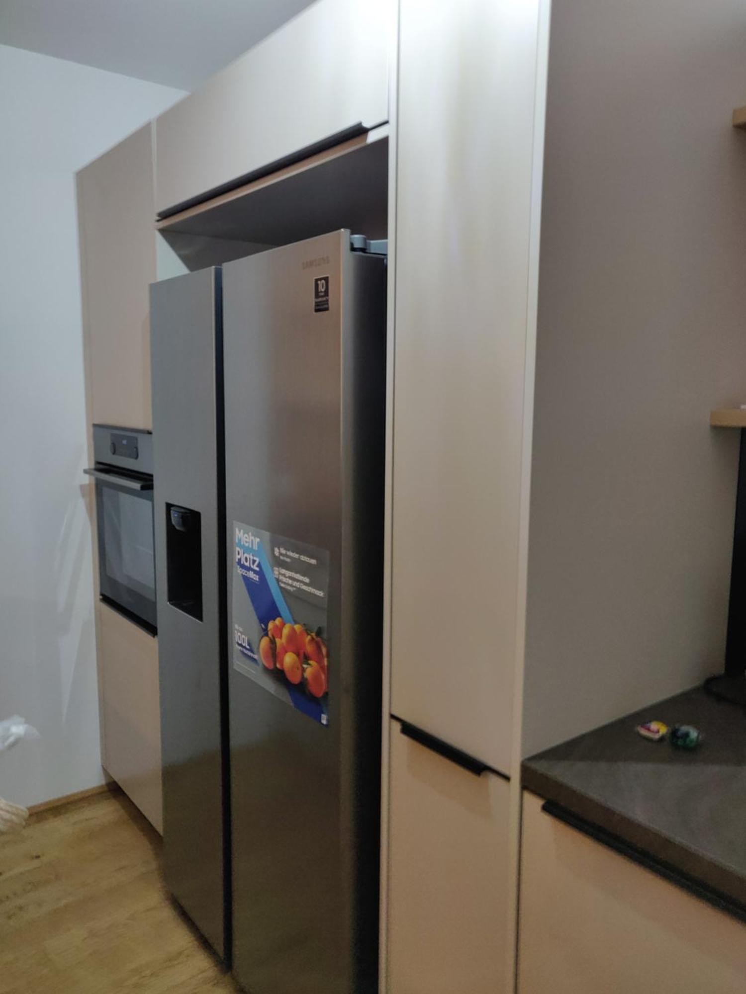 Beautiful With Parking, Brilliant Location Apartment