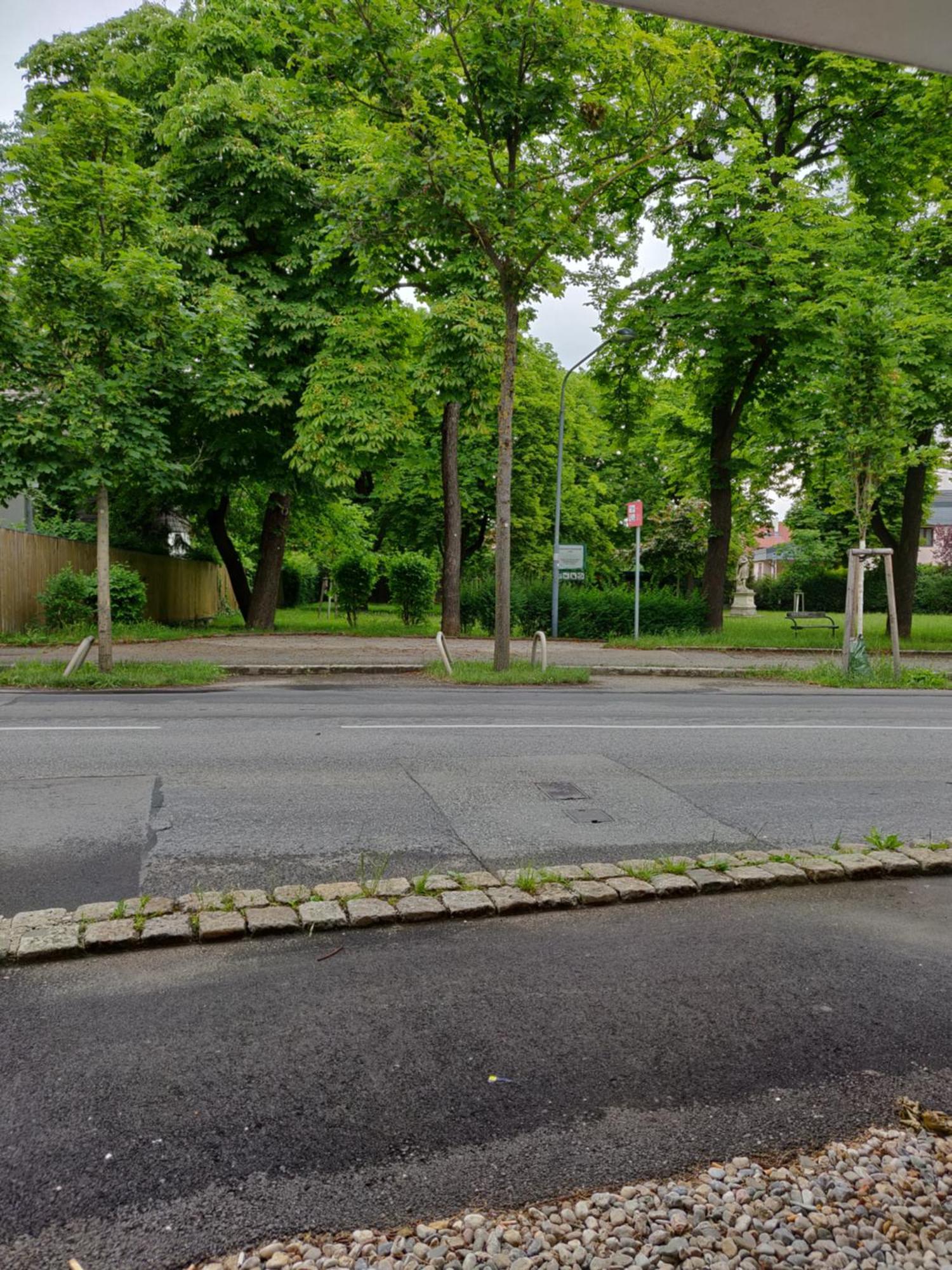 Beautiful With Parking, Brilliant Location
