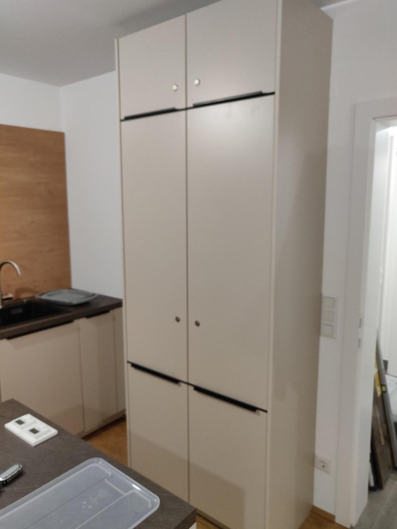 Beautiful With Parking, Brilliant Location Apartment